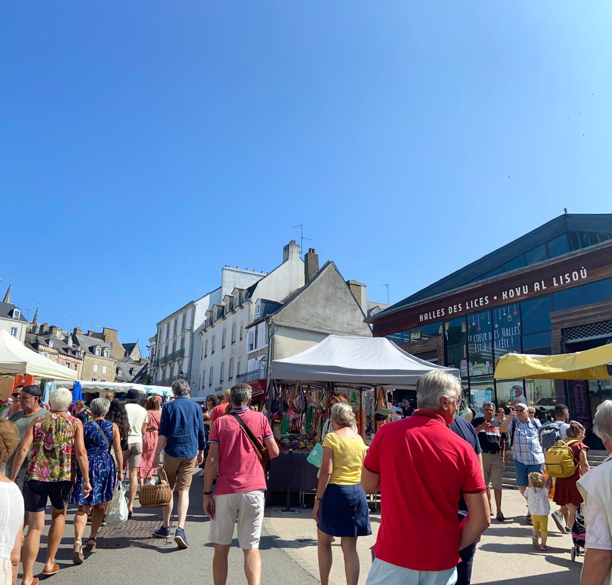 Appartement Elegance Et Romantisme Au Coeur De La Situee Sur La Place De Lices - Le Port Vannes